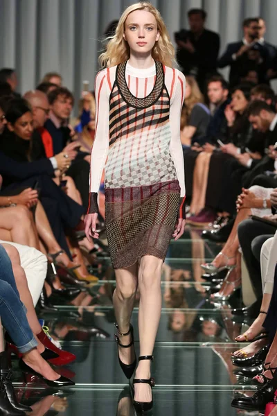 Look 17